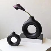 1Pcs Plastic Flat Minimalist Vase Wedding Decoration Donut Shape Flower Vase Oval Hollow Black Vases Fashion Home Living Room